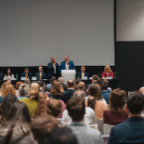 /media/orig/Sedmdesatnik-na-konferenci.jpg