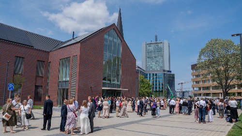 nedele pevecky sbor.jpg nedele clenove ve stanu 2.jpg predani daru.jpeg centrum z dronu.jpeg everton.jpg sluzba.jpg uchtdorf pametni kniha 2.jpg clenove poslouchaji sobota 2.jpg nedele radostne setkani.jpg sluzba sobota.jpg prestrizeni pasky sobota 2.jpg pilka spbota.jpg nedele uchtdorf zdravice 7.jpg zpev ve stanu sobota.jpg nedele clenove venku.jpg nedele-uchtdorf.jpg nedele uchtdorf zdravice 6.jpg lendelova sobota.jpg uchtdorf sobita.jpg clenove poslouchaji sobota.jpg nedele uchtdorf zdravice 4.jpg sport.jpg zpev hromadny soboty.jpg vystavka historie.jpg nedele uchtdorf kaja.jpg