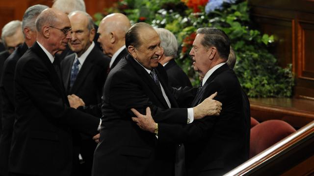 elder-Holland-newsbio-GC-Oct-2010-with-monson.JPG