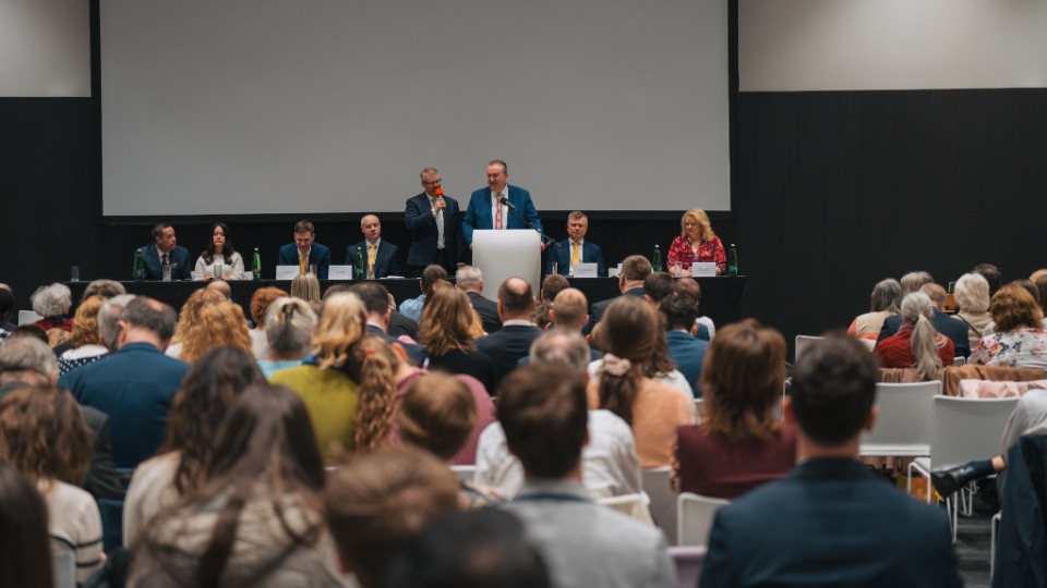 Sedmdesátník na konferenci